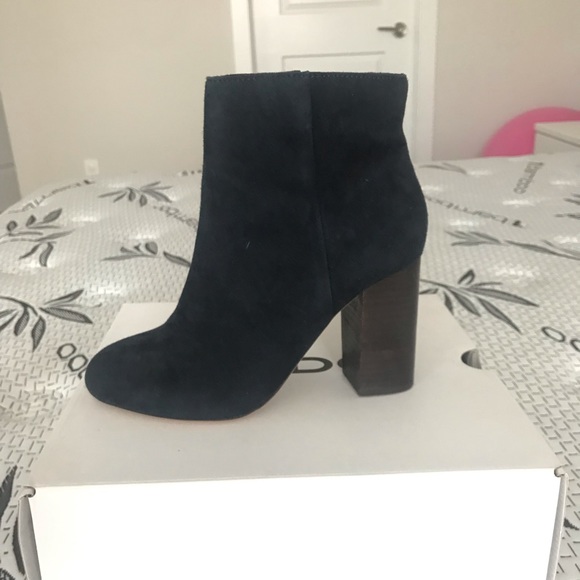 Ankle boots - Picture 1 of 3
